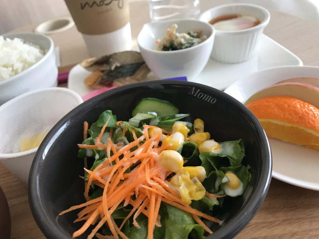 モクシー錦糸町　朝食　メニュー　サラダ
